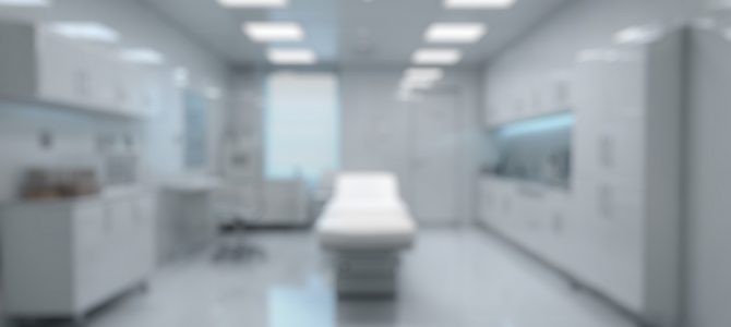 Ergonomiska undersökningsbritsar som minskar belastning för vårdpersonal